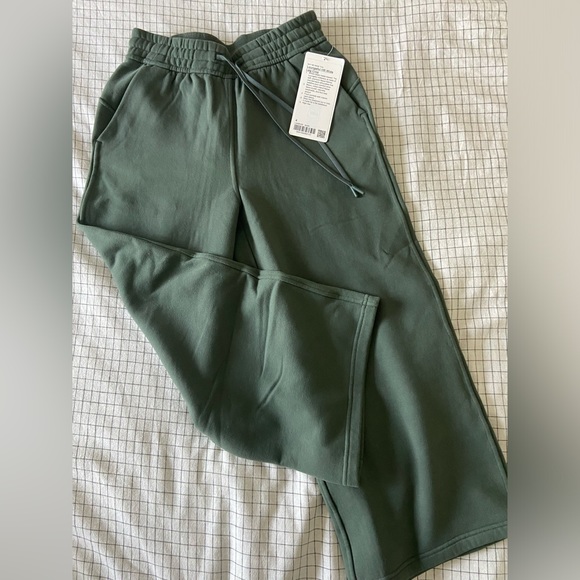 lululemon Loungeful HR Wide Leg Crop Size 4 Smoked Spruce - Picture 4 of 5